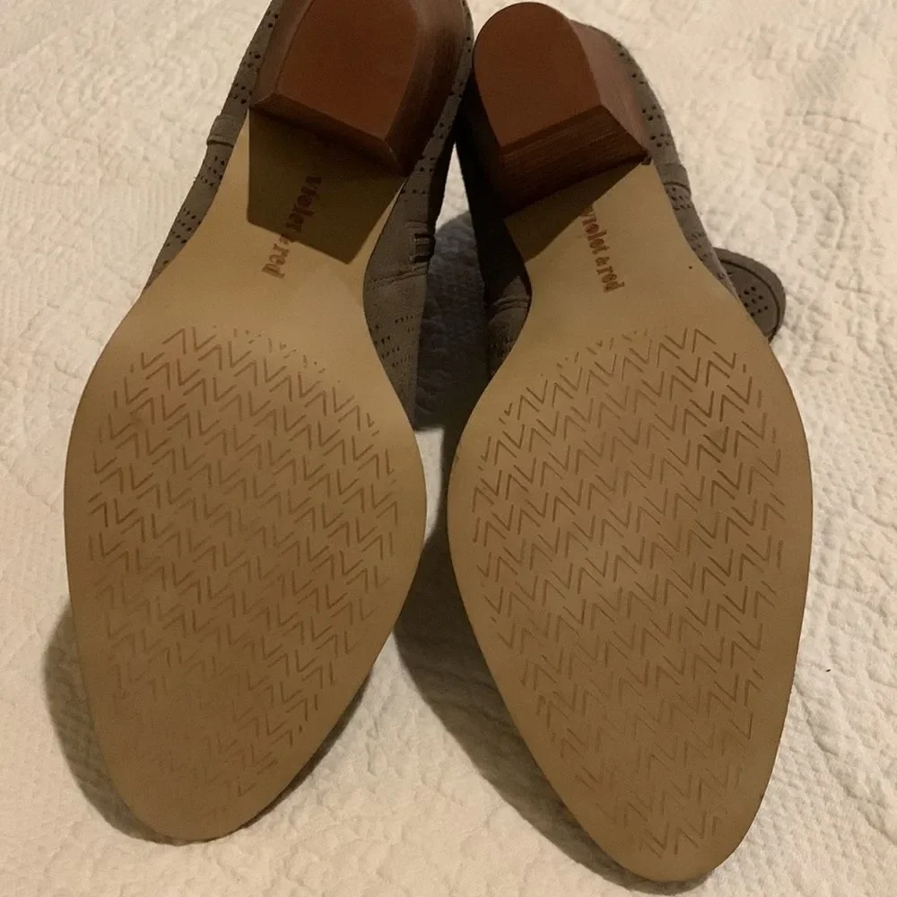 Violet & Red ankle booties. 8 - Picture 9 of 13